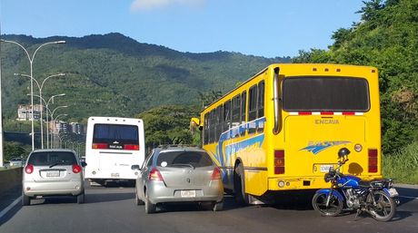 Autobus-Mariscal-Ayacucho-Foto-Twitter_NACIMA20160713_0006_19