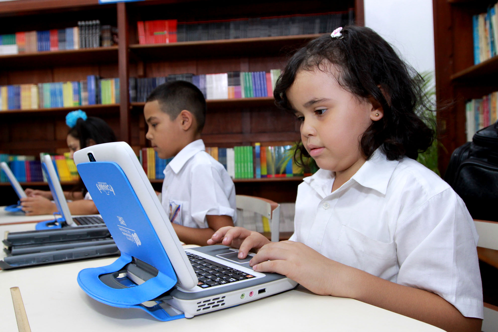 Mppci: Computadoras Canaima han llegado a más de 2 millones 200 mil ...