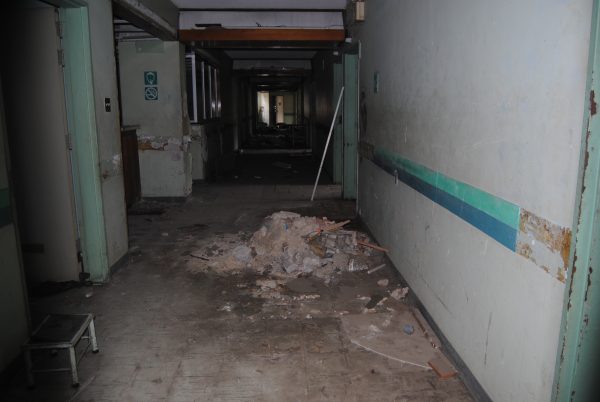 Una de las áreas de Obstetricia del Hospital de Los Magallanes de Catia se mantiene en escombros