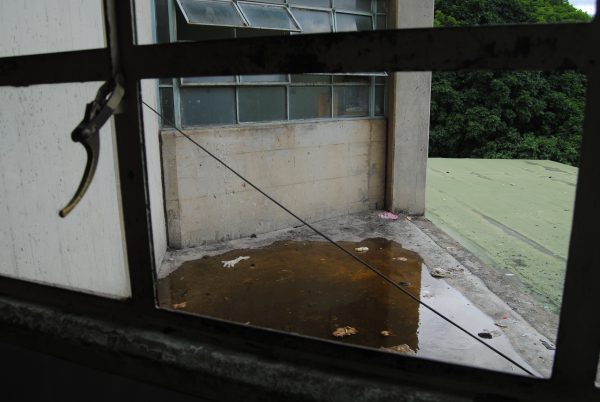 El Hospital de Los Magallanes de Catia está lleno de mosquitos. Las ventanas deben estar abiertas porque no hay aire acondicionado